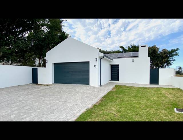 4 BEDROOM HOUSE FOR SALE IN SHELLEY POINT